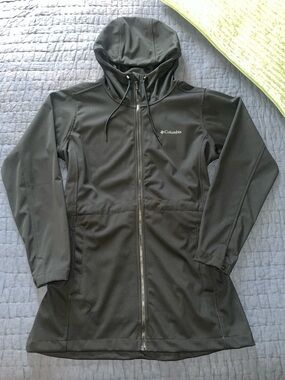 Like New Columbia Black Hooded Softshell Lightweight Jacket - Small